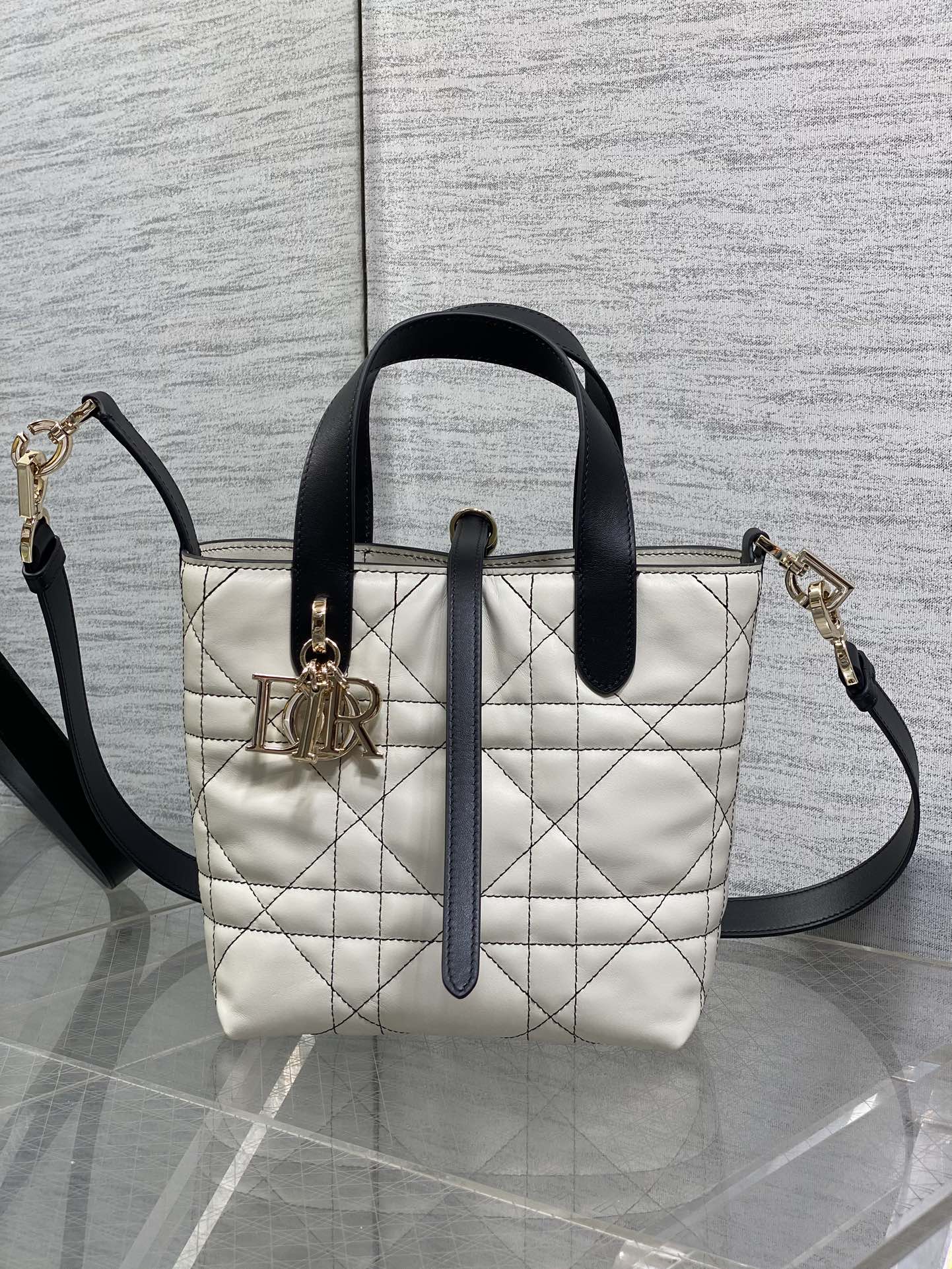Small Dior Toujours Vertical Tote Bag - White Macrocannage Calfskin – M2835 - Default Title - View 2