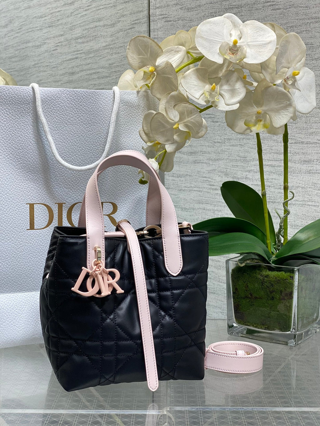 Small Dior Toujours Vertical Tote Bag - Black Pink Macrocannage Calfskin – M2835 - Default Title - View 1