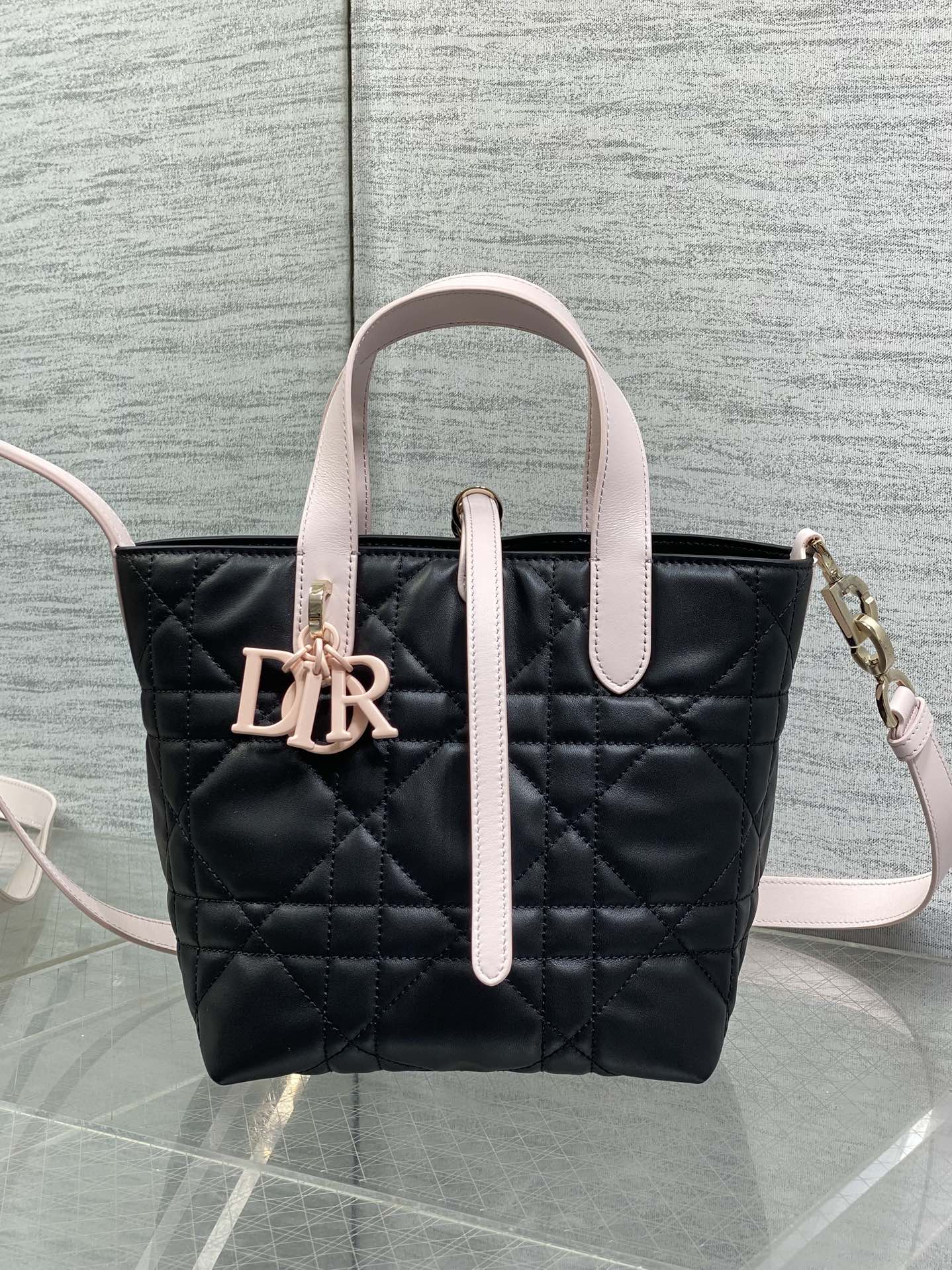 Small Dior Toujours Vertical Tote Bag - Black Pink Macrocannage Calfskin – M2835 - Default Title - View 2