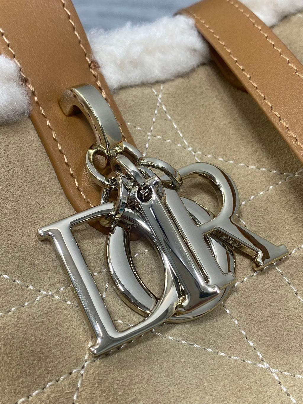 Small Dior Toujours Vertical Tote Bag – Beige Suede & Wool – M2835 - Default Title - View 4