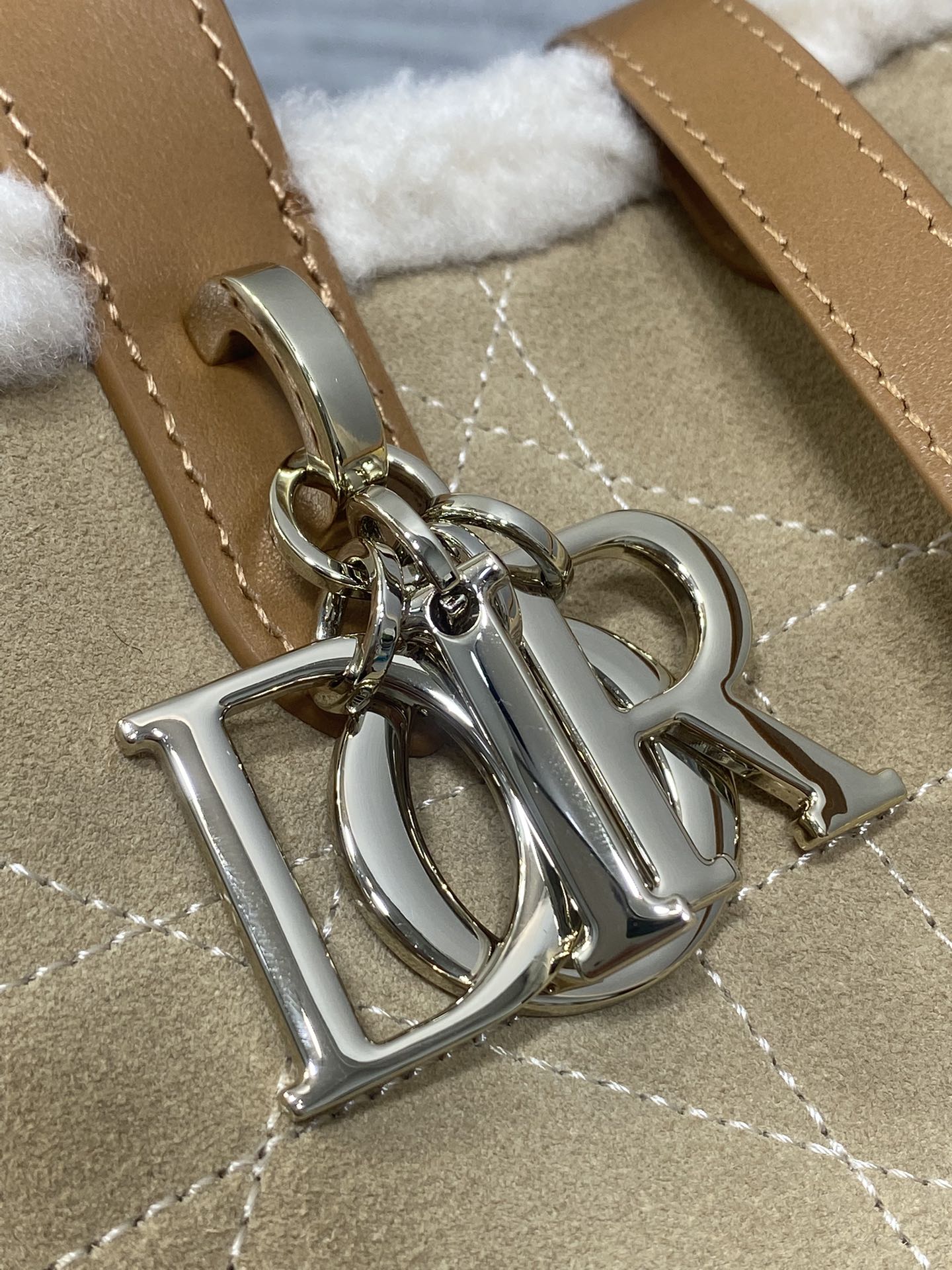 Small Dior Toujours Vertical Tote Bag – Beige Suede & Wool – M2835 - Default Title - View 4