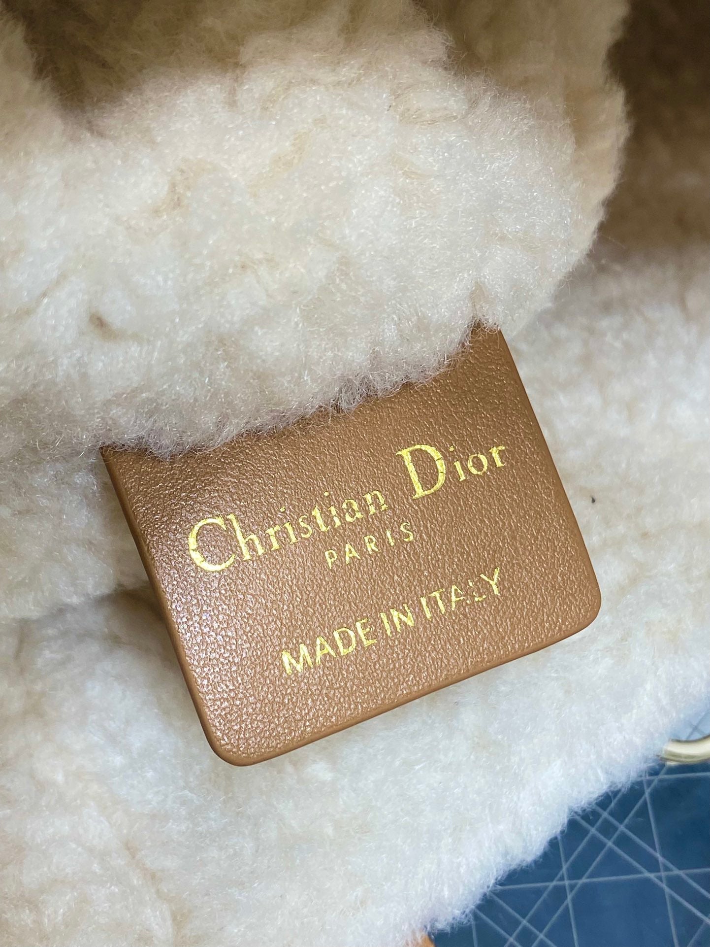 Small Dior Toujours Vertical Tote Bag – Beige Suede & Wool – M2835 - Default Title - View 10
