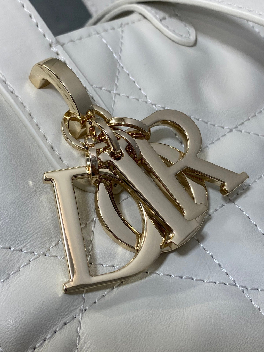 Small Dior Toujours Vertical Tote Bag – White Macrocannage Calfskin – M2835 - Default Title - View 4