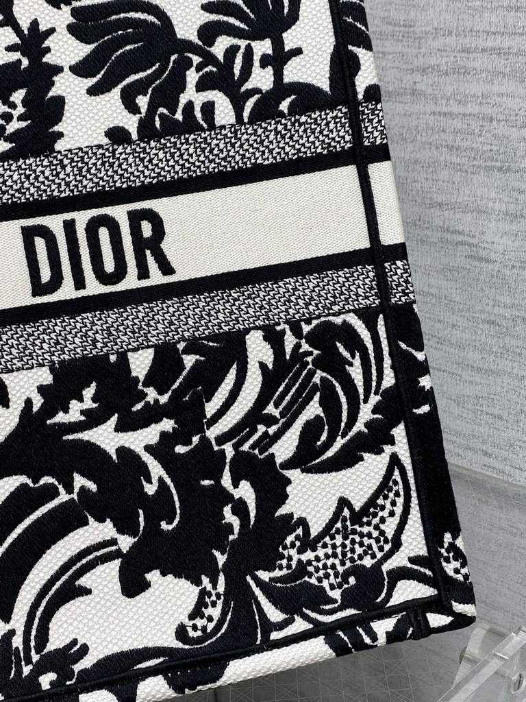 Dior M1286 Large Book Tote Bag Black flower Multicolor Embroidery