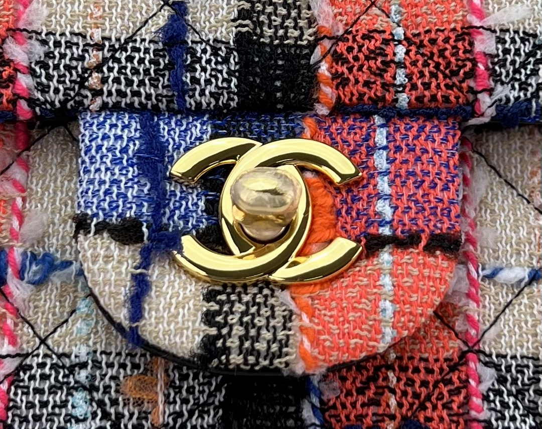 Chanel A01112 Classic Handbag Wool Tweed Gold-Tone Metal Pink Black