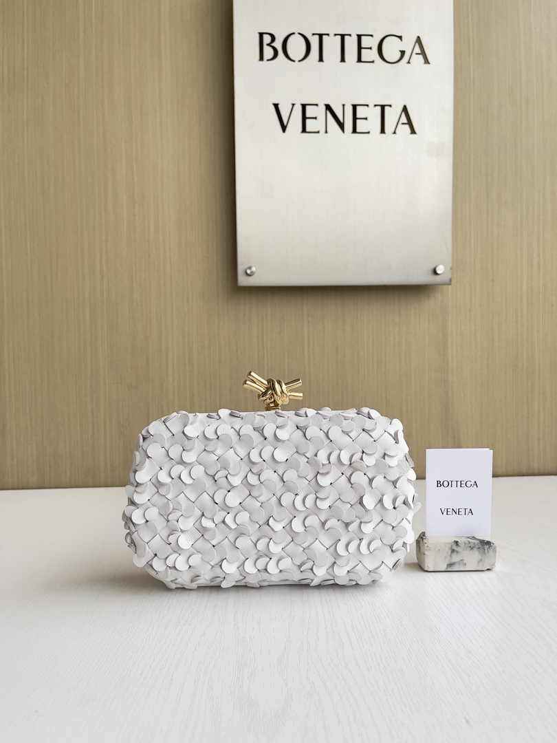 Bottega Veneta Knot 717622 Calfskin White