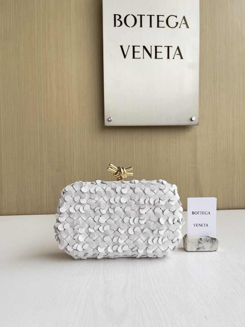 Bottega Veneta Knot 717622 Calfskin White
