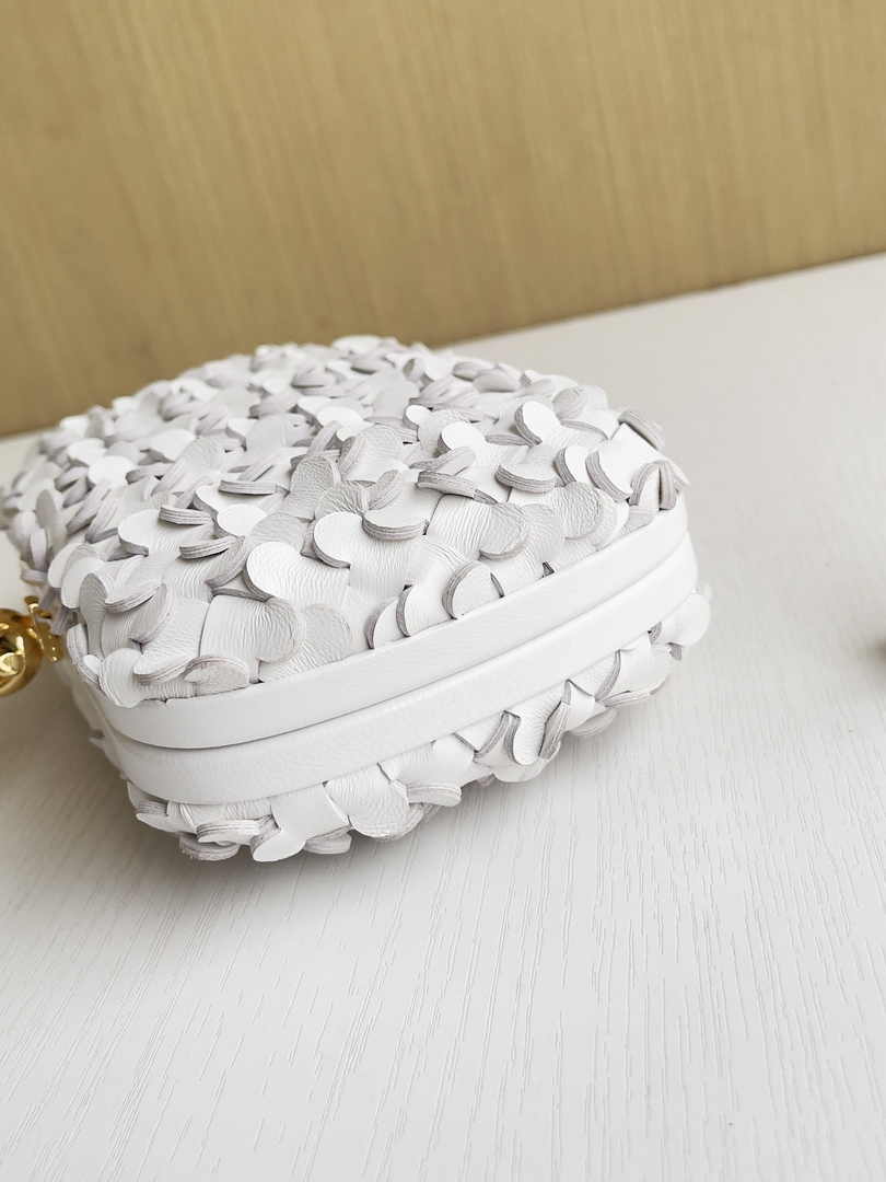 Bottega Veneta Knot 717622 Calfskin White