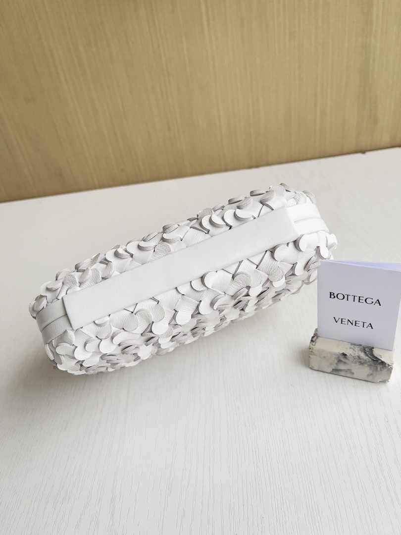 Bottega Veneta Knot 717622 Calfskin White