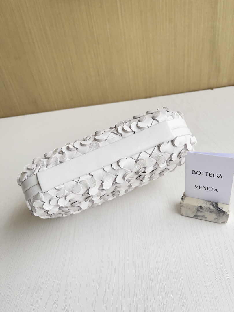 Bottega Veneta Knot 717622 Calfskin White