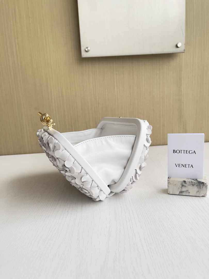 Bottega Veneta Knot 717622 Calfskin White