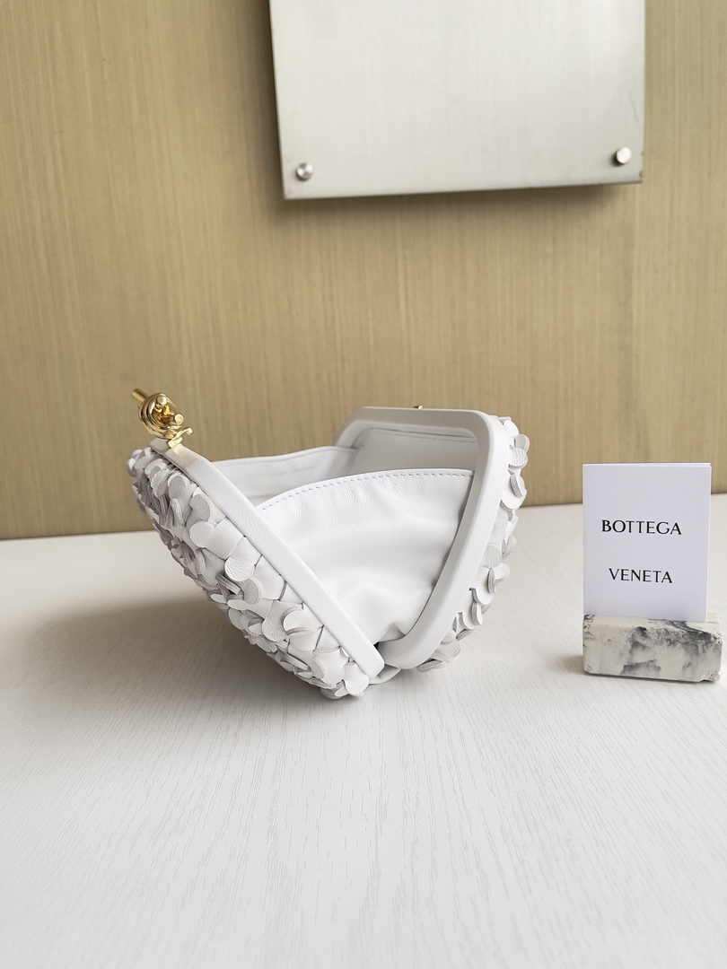 Bottega Veneta Knot 717622 Calfskin White