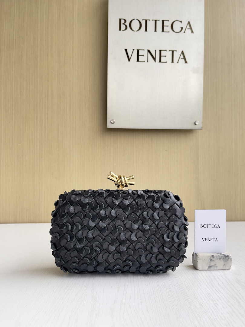 Bottega Veneta Knot 717622 Calfskin Black