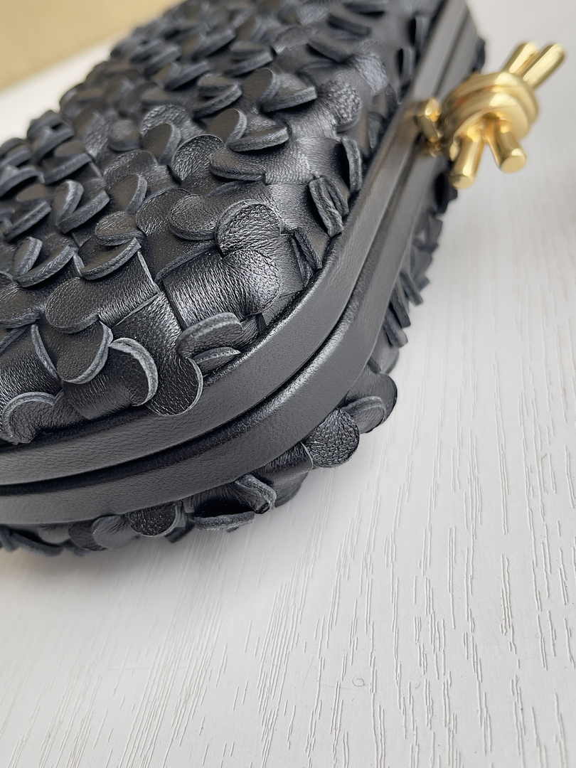 Bottega Veneta Knot 717622 Calfskin Black