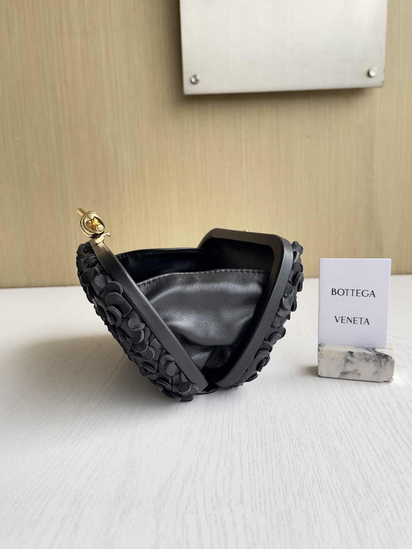 Bottega Veneta Knot 717622 Calfskin Black