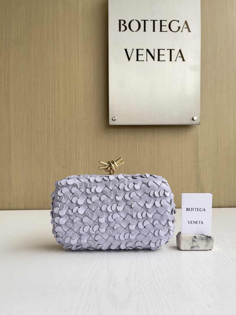 Bottega Veneta Knot 717622 Calfskin Light Purple