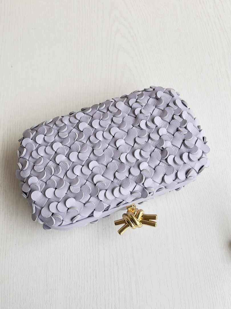 Bottega Veneta Knot 717622 Calfskin Light Purple