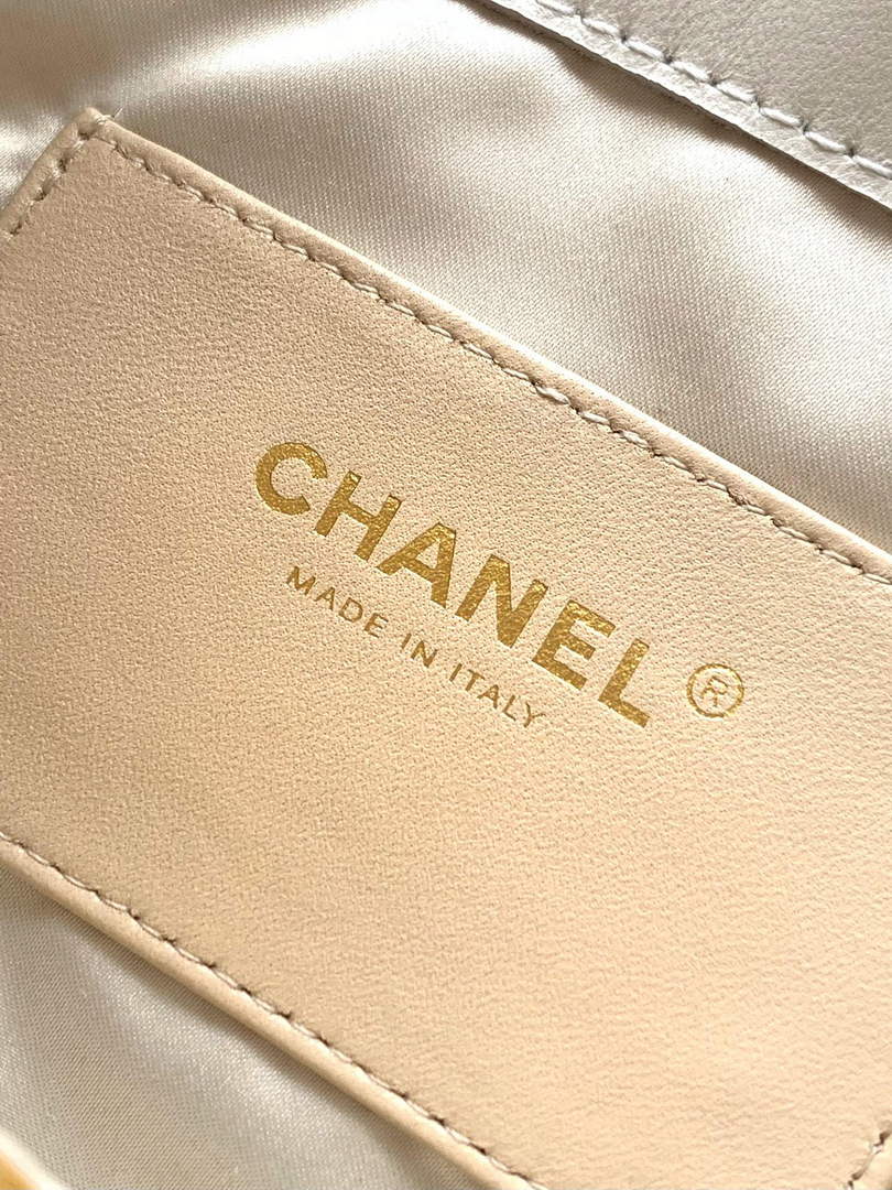 Chanel 25 Mini Bag AS5631 - Tweed White