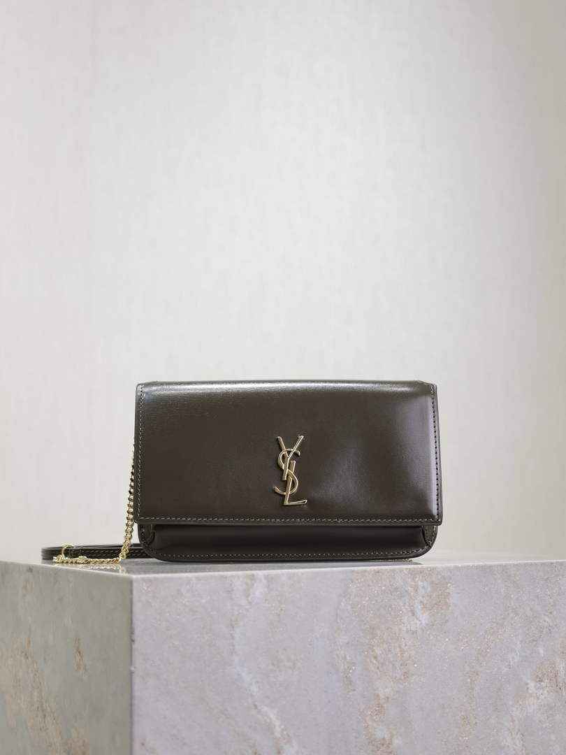 YSL CASSANDRE phone holder 820175 in smooth leather green