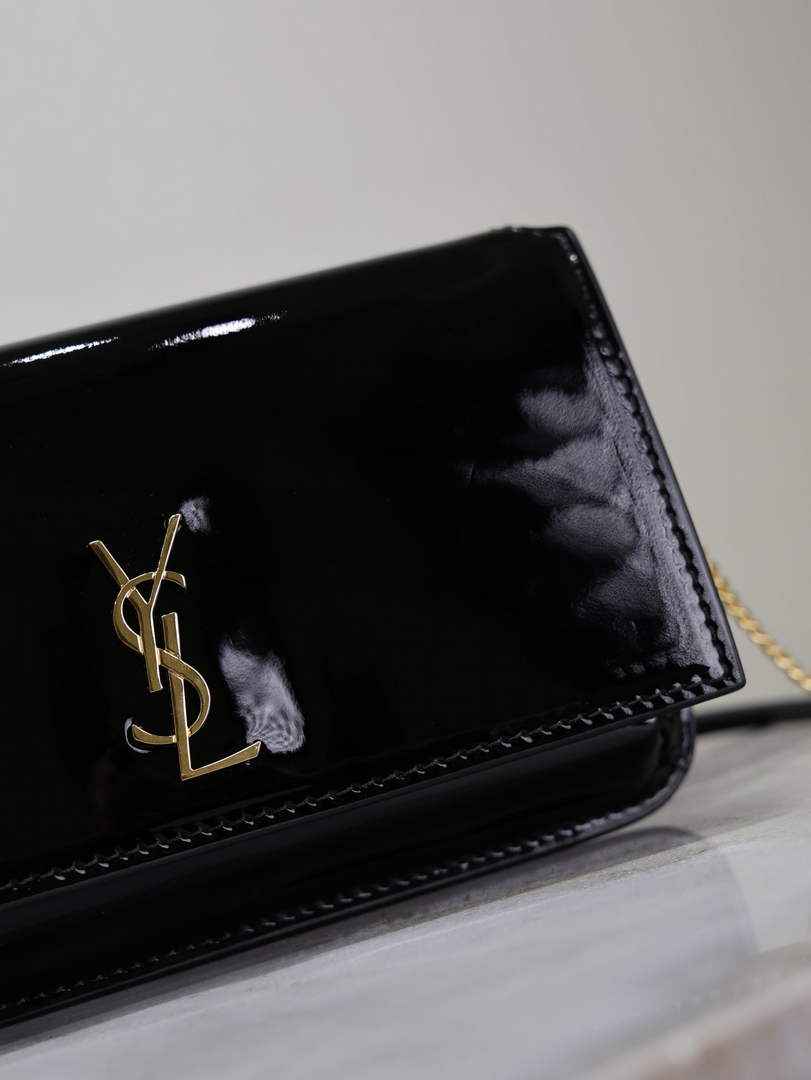 YSL CASSANDRE phone holder 635095 in patent leather black