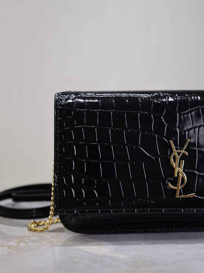 YSL CASSANDRE phone holder 635095 in SHINY crocodile-embossed leather black