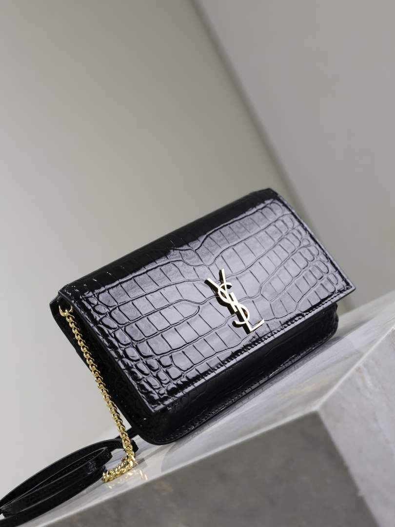 YSL CASSANDRE phone holder 635095 in SHINY crocodile-embossed leather black