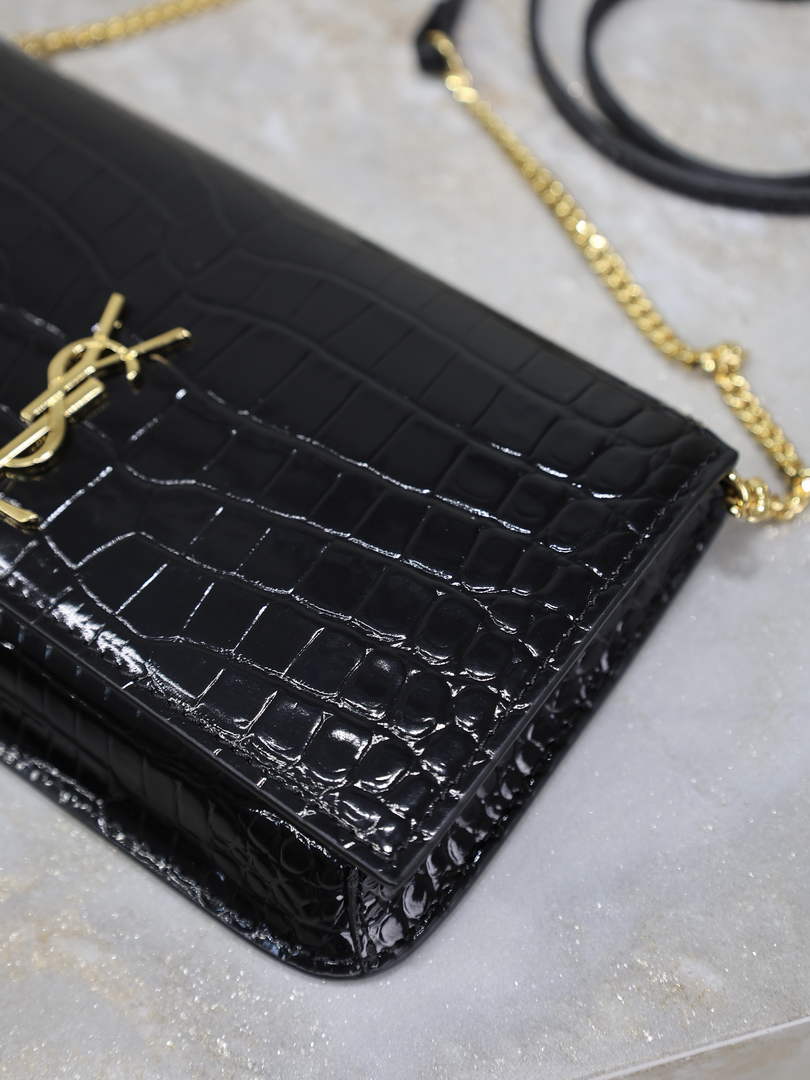 YSL CASSANDRE phone holder 635095 in SHINY crocodile-embossed leather black